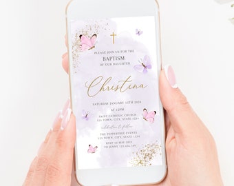 Puede incluir: Una invitación digital para un bautizo con un fondo de acuarela morado y rosa, purpurina dorada y mariposas. El texto dice "Por favor, únase a nosotros para el bautizo de nuestra hija Christina. Sábado 15 de enero de 2024 a las 12:00 p. m. Iglesia Católica Santa 123 Ciudad, Ciudad, Estado 1234 Celebración posterior Los eventos Peppertree 123 Ciudad, Ciudad, Estado 1234 RSVP 10 de mayo de 2022 a Jenny 123.456.789"