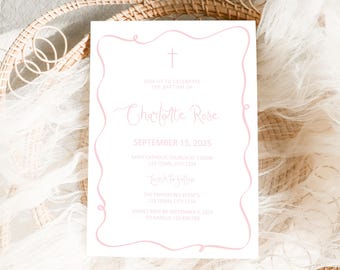 Op de afbeelding: Een roze en witte doop uitnodiging met een kruis, de naam Charlotte Rose en de datum 15 september 2025. De uitnodiging bevat de tijd en locatie van de doopceremonie en een receptie die volgt.