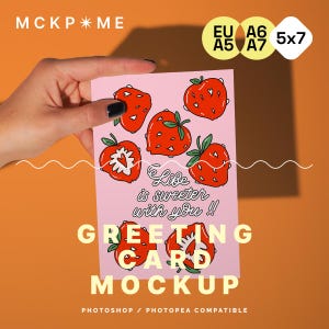A5/A6/B6/5x7 Karta okolicznościowa w makiecie dłoni, makieta pocztówki DIN A, ręka trzyma pocztówkę makieta, jedna pocztówka makieta, makieta pocztówki psd
