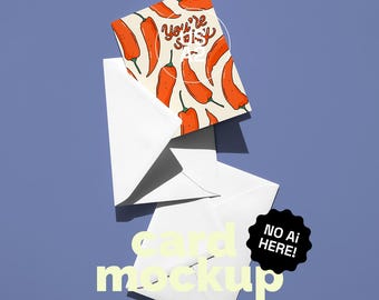 Amerikaanse A2-wenskaart en mockup met twee enveloppen, mockup met enkele ansichtkaart, mockup met ansichtkaart en enveloppen, mockup met psd-kaart