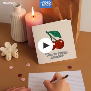 1 x 1 vierkante enkele wenskaart videomodel, mockup voor bewegende kaarten, mockup voor sociale mediakaart, mockup voor psd-videokaart, mockups voor kaartwinkels