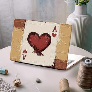 Coque MacBook Ace of Hearts avec peinture à l'huile, design de carte vintage, accessoire élégant MacBook Pro 16", MacBook Pro 13". DL0015