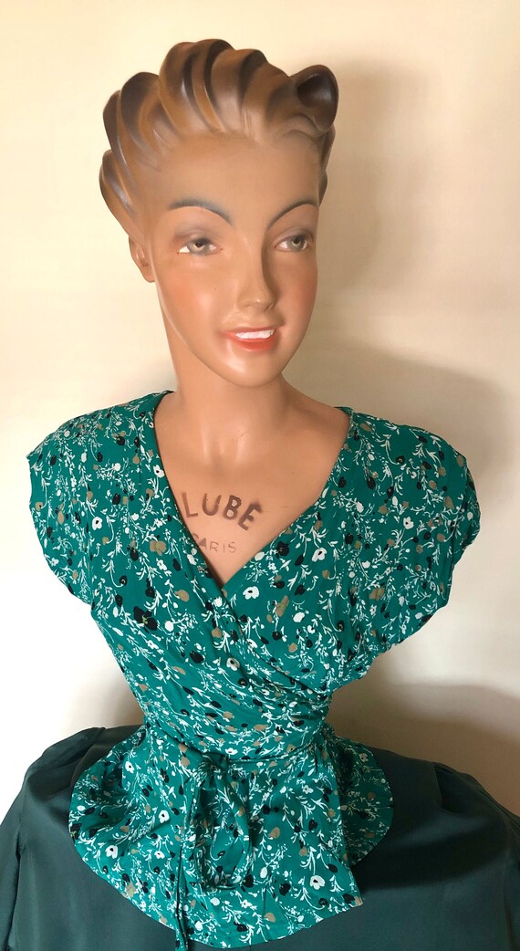 1940s style wrap blouse in moss green with flower