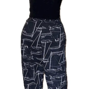 Capri pants from the 1950s in novelty print