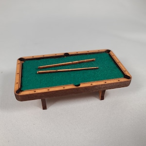 Miniature Pool Table / Billiard Table (Green) 1:24 Scale