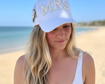Glittered Mrs Trucker Hat – Bridal Baseball Cap for Honeymoon, Engagement, Newlywed Gift & Wedding Party