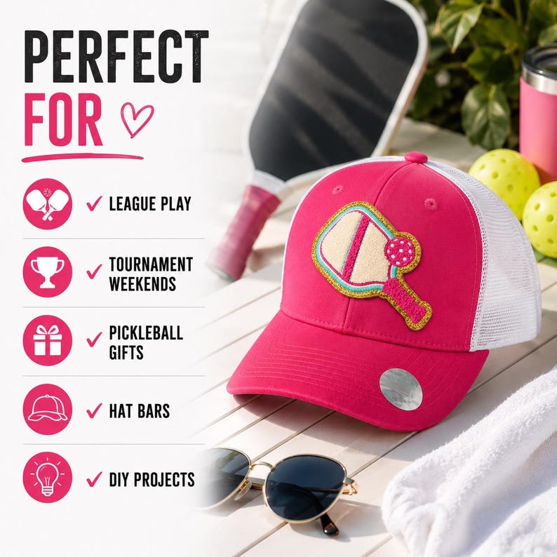 Peut inclure: Une casquette de baseball rose vif avec un dos en maille blanche et un &eacute;cusson repr&eacute;sentant une raquette et une balle de pickleball. Le texte &agrave; gauche indique PERFECT FOR, LEAGUE PLAY, TOURNAMENT WEEKENDS, PICKLEBALL GIFTS, HAT BARS et DIY PROJECTS.
