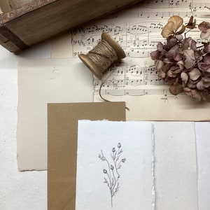 Postal, tarjetas navideñas hechas de papel hecho a mano, postal vintage con sobre, postal mínima hecha a mano, revista de arte