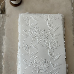Carta fatta a mano extra fine con goffratura | Carta di cotone | Deckle Edge |Carta fatta a mano| Colore “BIANCO”|carta cotone|faitmain