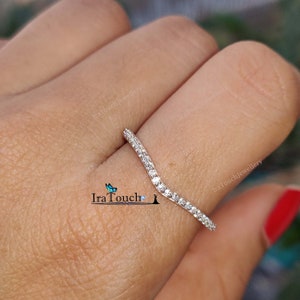 Bande de mariage CZ Diamond courbée en or blanc massif 14 carats demi-éternité bague de fiançailles empilable bande assortie bague anniversaire pour femmes