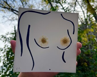 Miniatuur 'Daisy Buds'-naakte lijntekening met met de hand aangebrachte geperste bloem Unieke illustratiekunstwerk