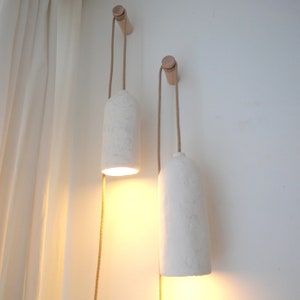 Talla M Estilo japonés, forma orgánica, lámpara de papel maché hecha a mano con fijación y soporte de pared, aspecto mediterráneo, minimalista, boho, imagen 2