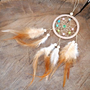 Atrapasueños para coche, colgante de plumas estilo bohemio, cuentas pastel, decoración para espejo retrovisor, pequeño colgante de pared hecho a mano, regalo