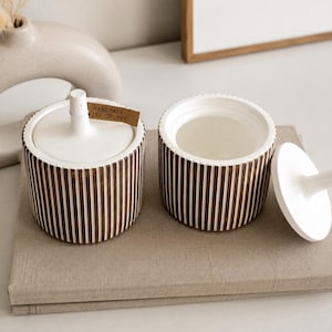 Tarro de almacenamiento Japandi, decoración wabi sabi, aspecto de cerámica mate, recipiente con tapa, cerámica rayada, decoración japonesa