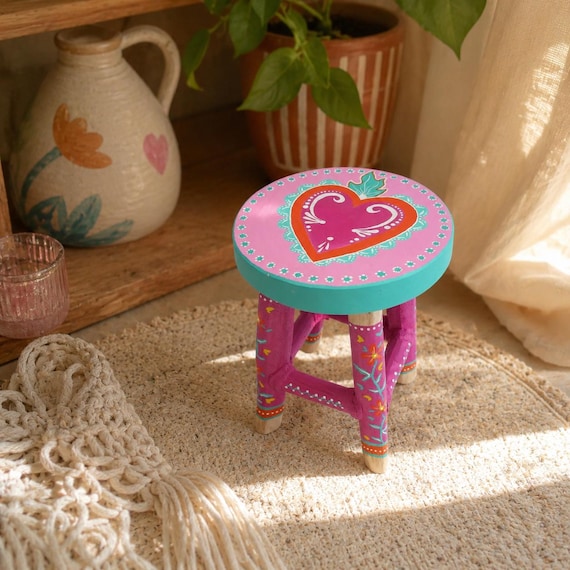 Handbemalter kleiner XXS Hocker aus Holz, mexikanischer Stil, bunter Riser, Blumenhocker, brennendes Herz, bunte Farben