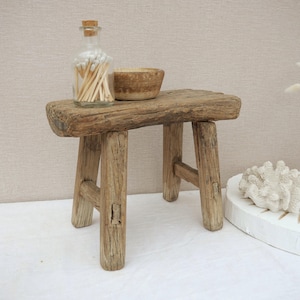 Vintage houten XS-kruk, handgemaakt in India, rustiek, boho, keuken, badkamer, display, landelijk, verhoging, iepenkruk, melkkruk