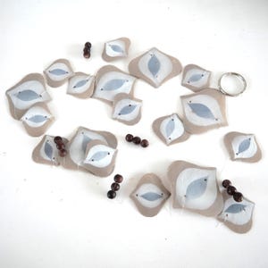 Guirnalda de conchas de capiz, de Bali, estilo costero, playero, tropical, para colgar en la pared, bohemio, regalo, tonos pastel, guardería, jardín, color topo