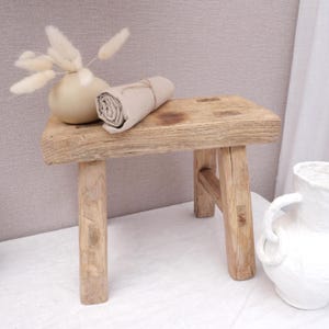 Vintage houten XS-kruk, handgemaakt in India, rustiek, boho, keuken, badkamer, display, landelijk, verhoging, iepenkruk, melkkruk