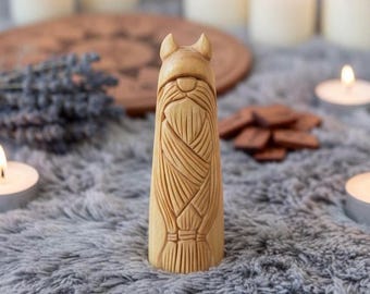 Statuetta vichinga in legno intagliato Statua di guerriero norreno realizzata a mano Decorazione pagana nordica Regalo per uomo