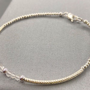 Pulsera delgada de topacio y plata de ley, pulsera de cuenta de 2 mm, pulsera de plata delgada, pulsera de apilamiento con cuentas, pulsera de apilador de gemas fina