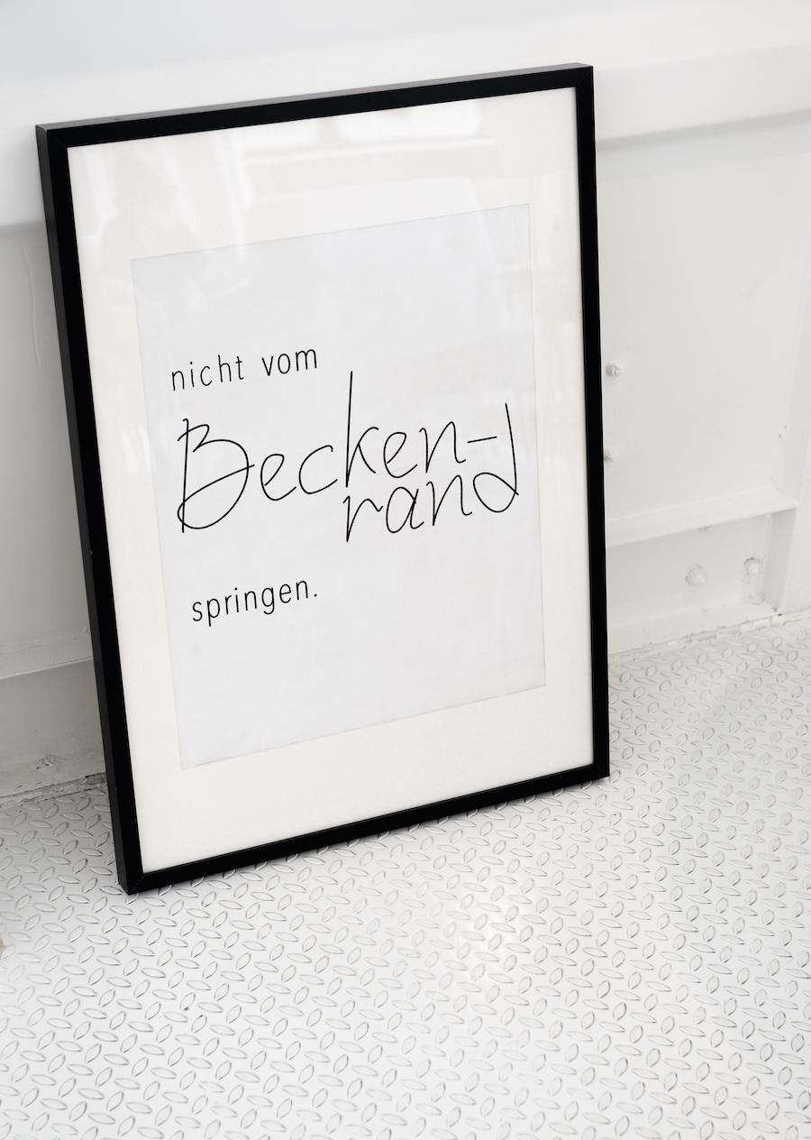 Kunstdruck Din A4 – 'Nicht Vom Beckenrand Springen', Witziger Badezimmer-Spruch, Auf 230g/m² Mattem Papier