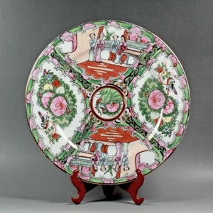Vintage Rose Medallion Plate: Hand-Painted Chinese Porcelain Decor