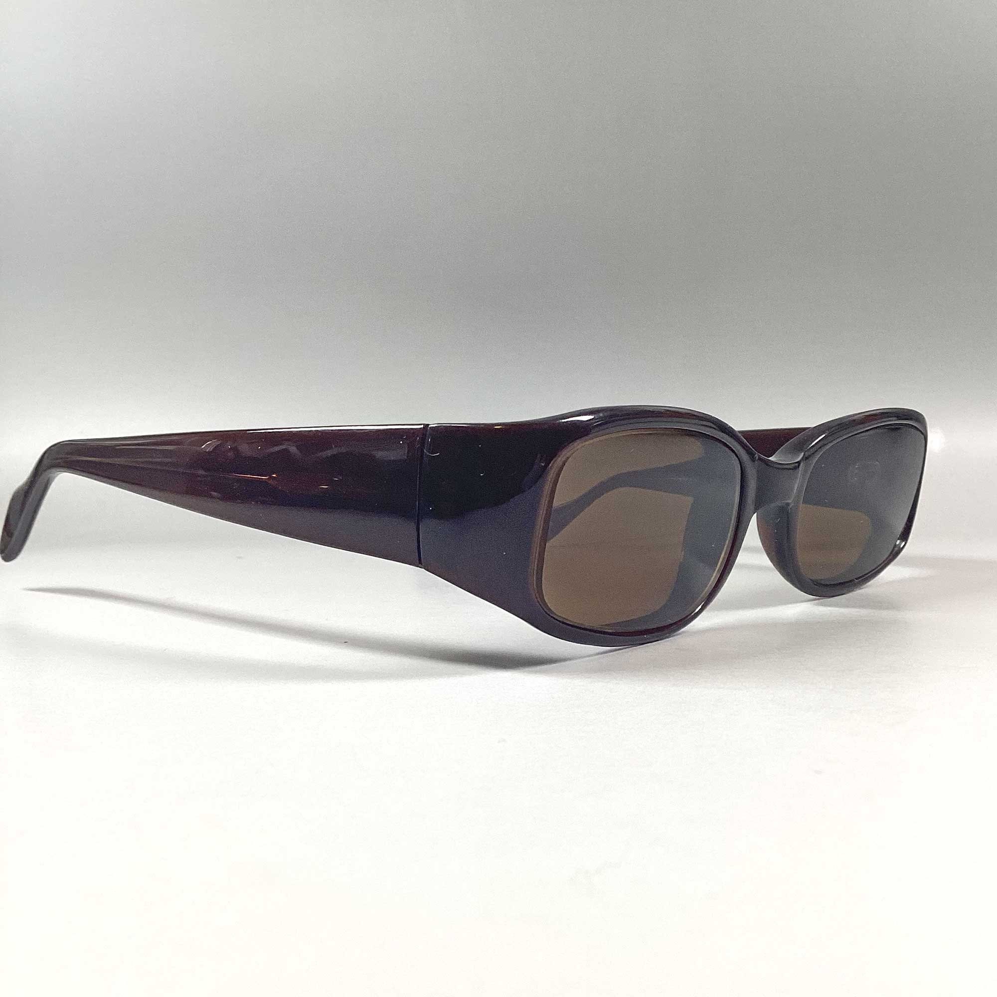 Vintage Guess Sunglasses GU 653: Brown Oval Frame, 90s  display picture 1