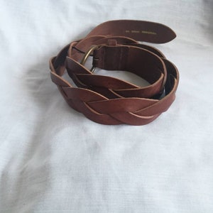 Vintage brauner geflochtener Damen Ledergürtel.