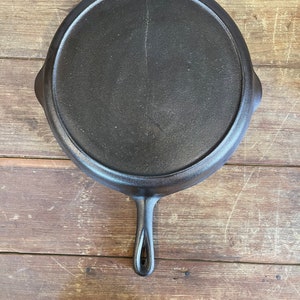 Wagner #13 Cast Iron Skillet - Unmarked - Does have Wagner Ghost Mark