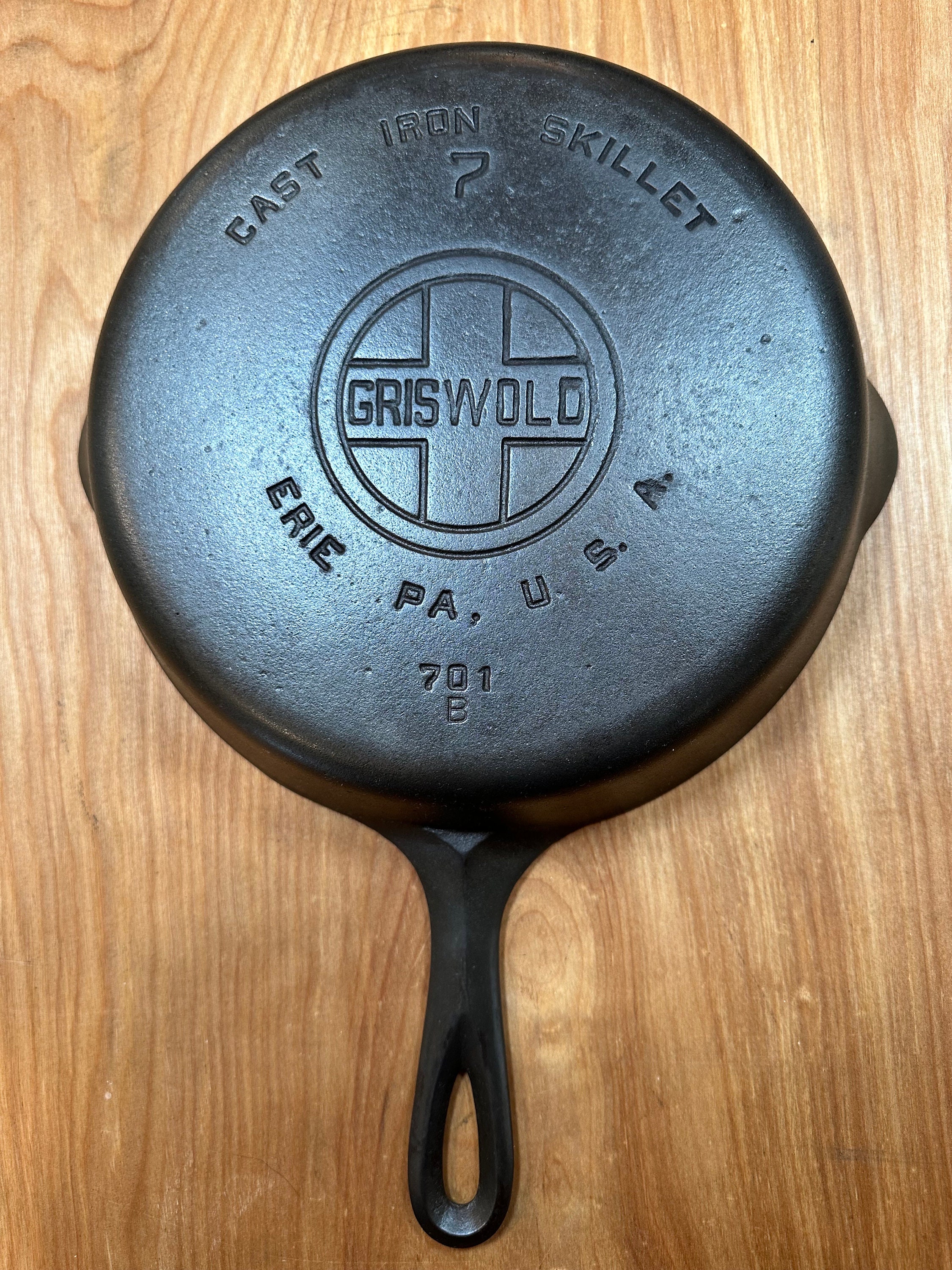 Vintage Griswold Cast Iron 8 Large Block Logo Round Griddle 738