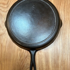 Lodge #8 Single Notch Cast Iron Skillet 1920s