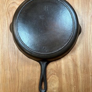 Lodge #8 Single Notch Cast Iron Skillet 1910s-1920s