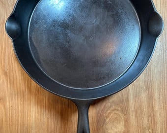 Piqua Favorite #12 Cast Iron Skillet - wobble