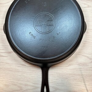 Poêle en fonte n°13 Griswold 720 Slant Logo Erie PA USA