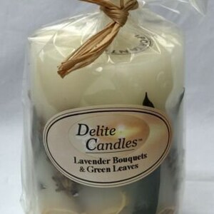 limitierte Delite Candles - Lavendelsträußchen & grüne Blätter Kerze 3,5 ”
