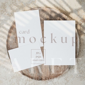 Mockup di suite di inviti, set di biglietti vuoti per matrimoni, modello di set di biglietti da visita 5x7 e 4x6, modello di flatlay per matrimoni