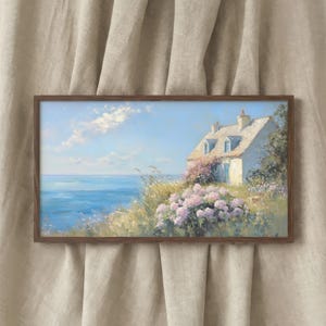 海岸沿いの崖の上のコテージのアート：アジサイ、海の景色、コテージコア風プリント（デジタルダウンロード）
