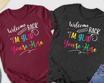 Camiseta "Bienvenido de nuevo, me alegra que estés aquí", camisetas para el primer día de clases, camiseta para el primer día del maestro, camiseta para la vida del maestro, camiseta para el maestro de primaria