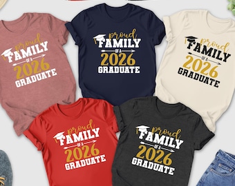 Camiseta de graduación familiar orgullosa de 2026, Camiseta de familia orgullosa, Familia de graduados de último año de 2026, Camiseta de graduación, Grupo de graduados de 2026, Regalo para graduados de último año