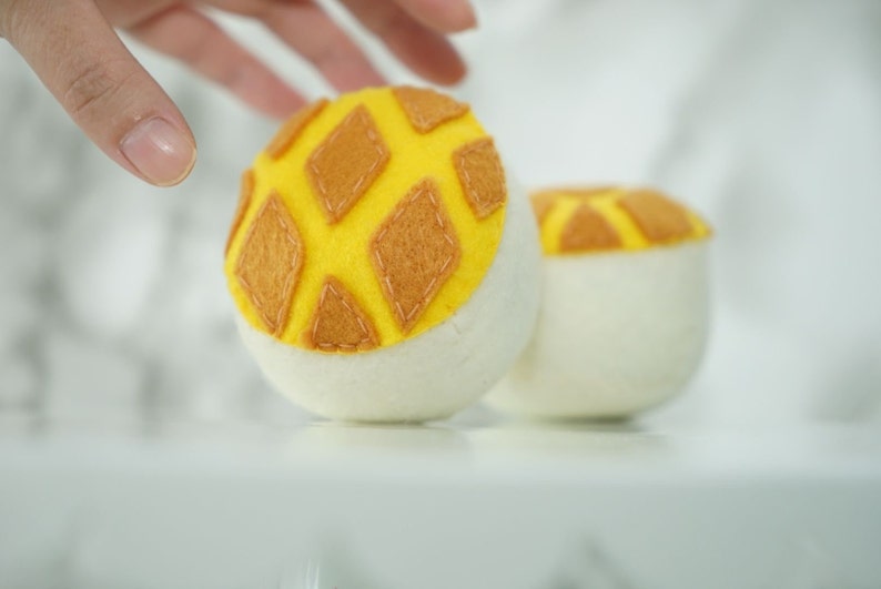 Felt Food Toys - Dim Sum Pineapple Bun ( Bolo Bao, 菠蘿包) bild 1