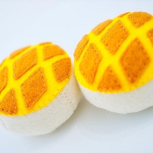 Felt Food Toys - Dim Sum Pineapple Bun ( Bolo Bao, 菠蘿包) bild 2