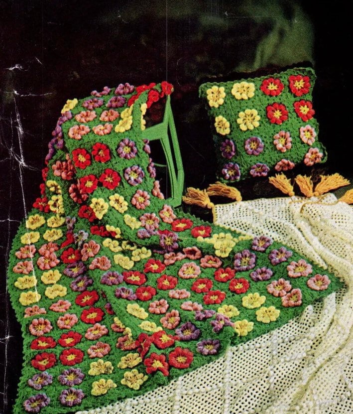 ラグ・カーペット vintage granny rug blanket flower garden Vintage Flower Garden Afghan Crochet Pattern / Handmade Blanket