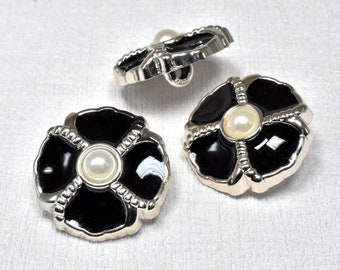 17 mm, 21 mm, 25 mm Eleganckie guziki na trzonku, Czarne guziki emaliowane, Białe guziki perłowe, Eleganckie guziki do płaszcza, Plastikowy guzik płatkowy, Srebrny guzik z rantem
