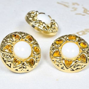 15mm,18mm,22mm Italian Fancy Gold Flower White Shank Buttons, Victorian Antique Lotus Solid White Domed Inner Button for coat knitwear