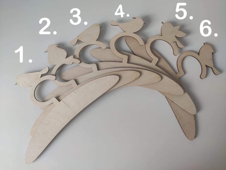 Gepersonaliseerde babyvogelhangers, houten kinderkleerhanger, babyshowercadeaus, kinderkamerdecoratie, kinderkleerhanger afbeelding 2