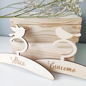 Gepersonaliseerde babyvogelhangers, houten kinderkleerhanger, babyshowercadeaus, kinderkamerdecoratie, kinderkleerhanger afbeelding 7