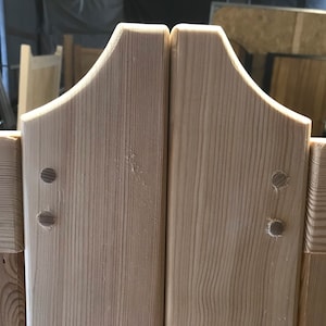 Wooden Gate Horns Front View