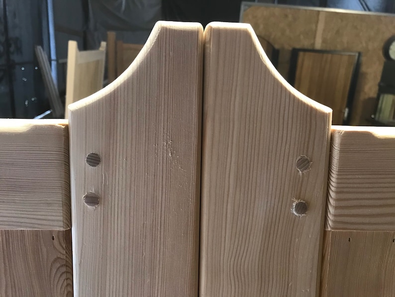 Wooden Gate Horns Front View