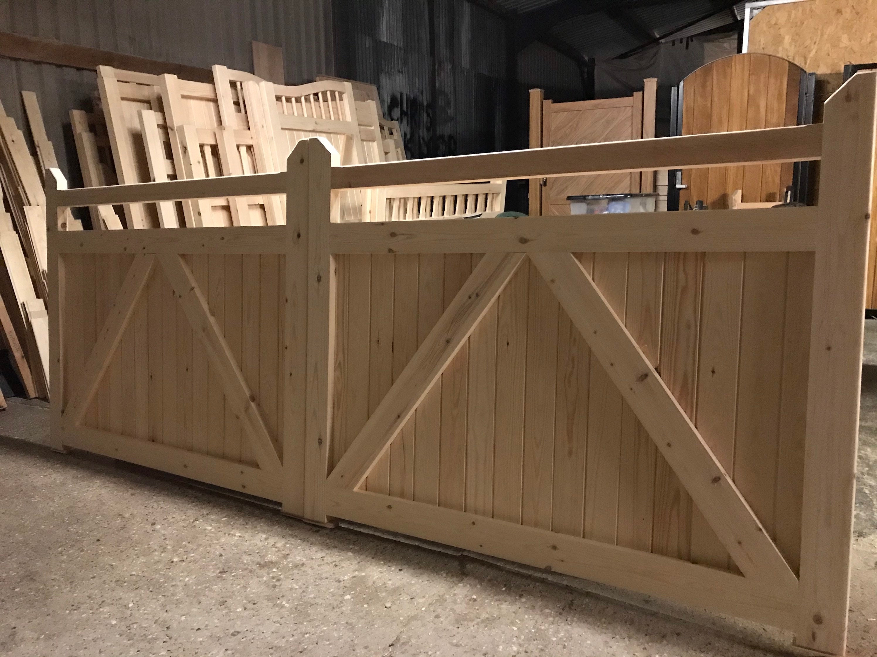 Wooden Driveway Gates: Custom Scandinavian Redwood Farm Gate - Etsy, image size:2992x2244