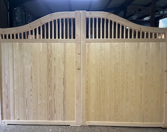 Wooden Driveway Gates Arch Top - Suitable For Electric Gate Automation, Bespoke Sizes Custom Made, Curve Top Design: The Deluxe Swan Gates